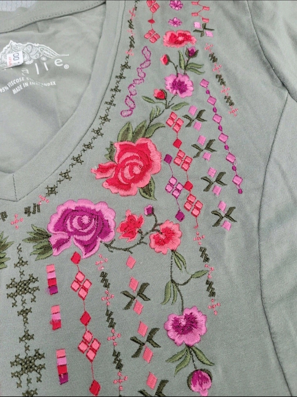 Sahalie Women’s Size L Embroidered Floral V-Neck Tunic Top Short Sleeve Size 48 - Picture 10 of 11